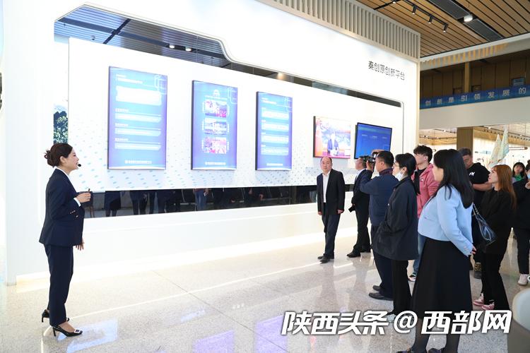 瀵绘牴鍗庡鏂囨槑浼犳壙涓崕鏂囧寲,瀵绘牴浜烘枃濮嬬鎺㈠鐐庡笣鏁呴噷