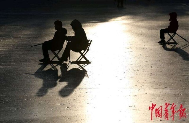 每周图片精选（1.6-1.12）｜法国新总理、“遇见”偶像、乐享冰雪