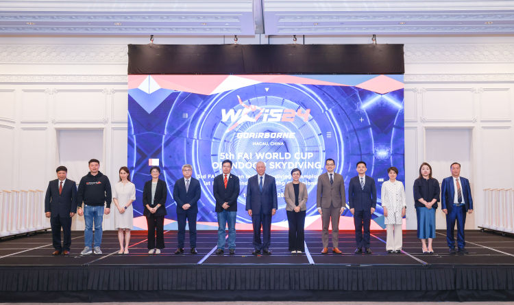 冲上云霄飞行表演,冲上云霄综艺跳伞