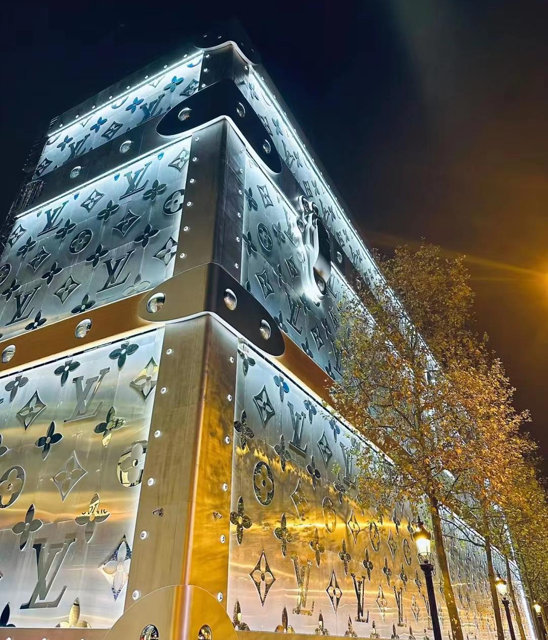 出“殡葬风”围挡，LV巨物营销赢麻了？