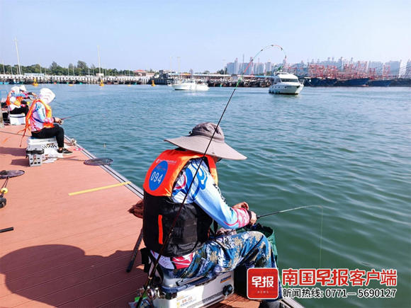 海钓高手云集北海抛竿