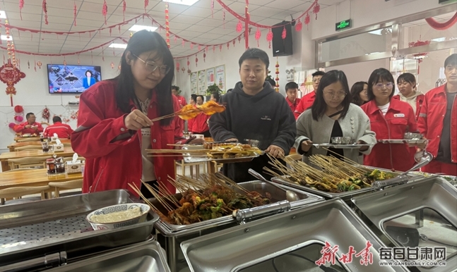 长庆油田采油十一厂干部大会,采油一线暖心活动