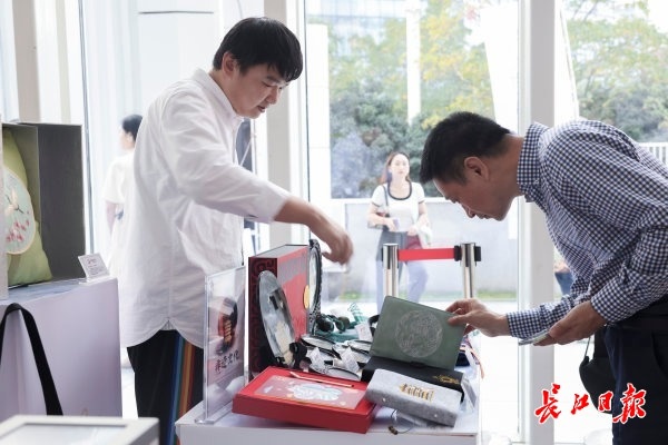 武汉文旅礼物,武汉专业定制logo礼品