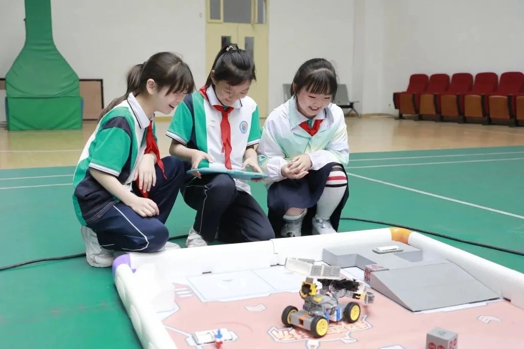 浐灞第三十二小学荣获“西安市科技教育特色学校”称号