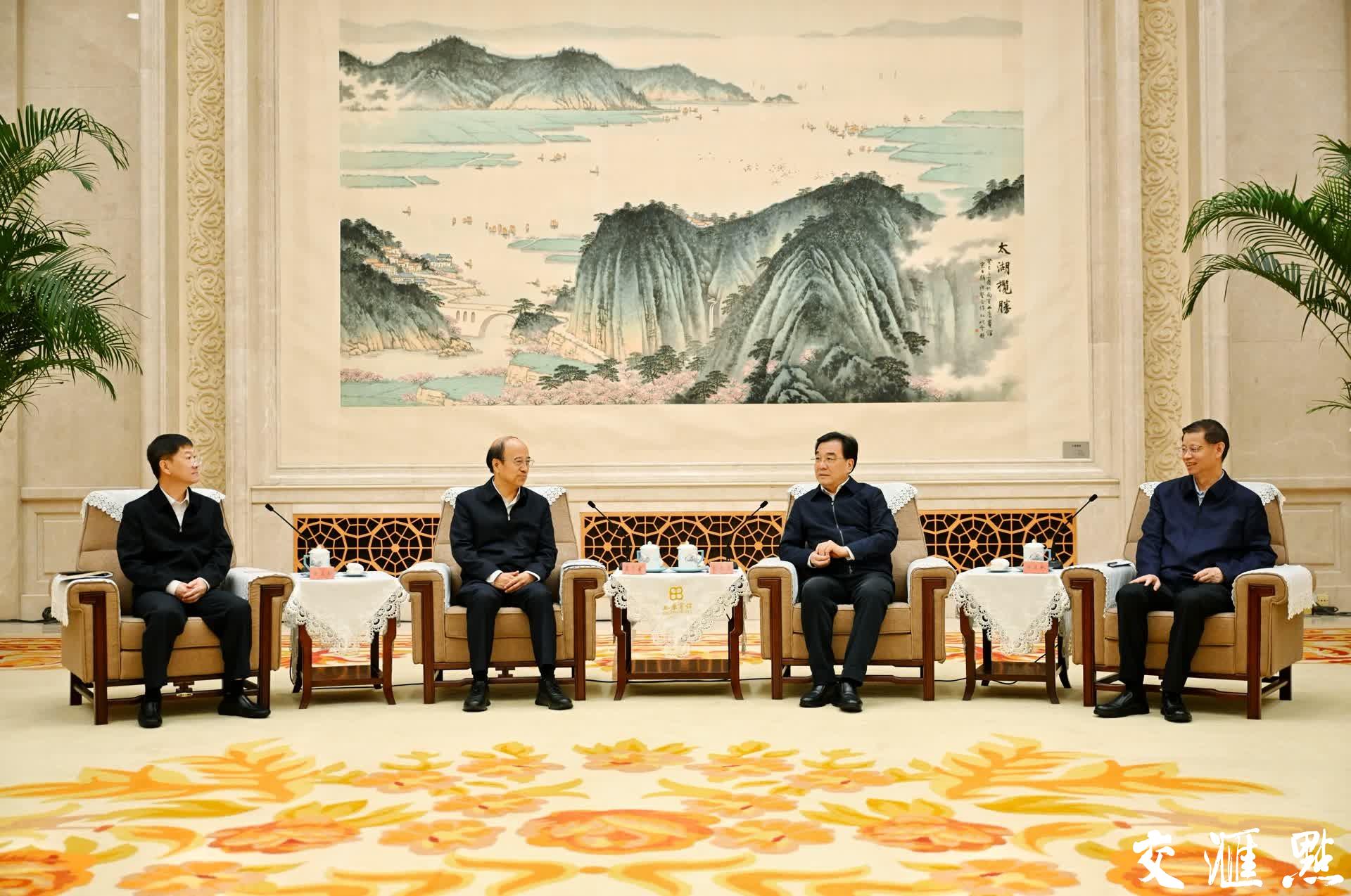 江苏与中国石油签署战略合作协议,中国石油与中国石化战略合作