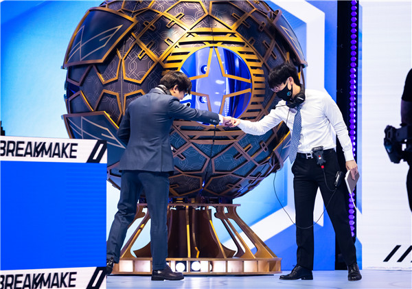 用不破不立的孤勇讲述“骑士精神”——专访EDG主教练杨济松