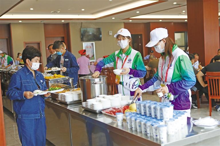 办赛精彩参赛出彩服务添彩