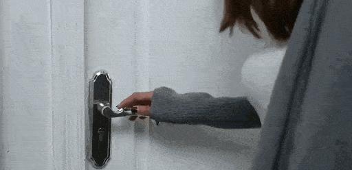 黑色衣服粘毛怎么处理小技巧,衣服粘毛小技巧