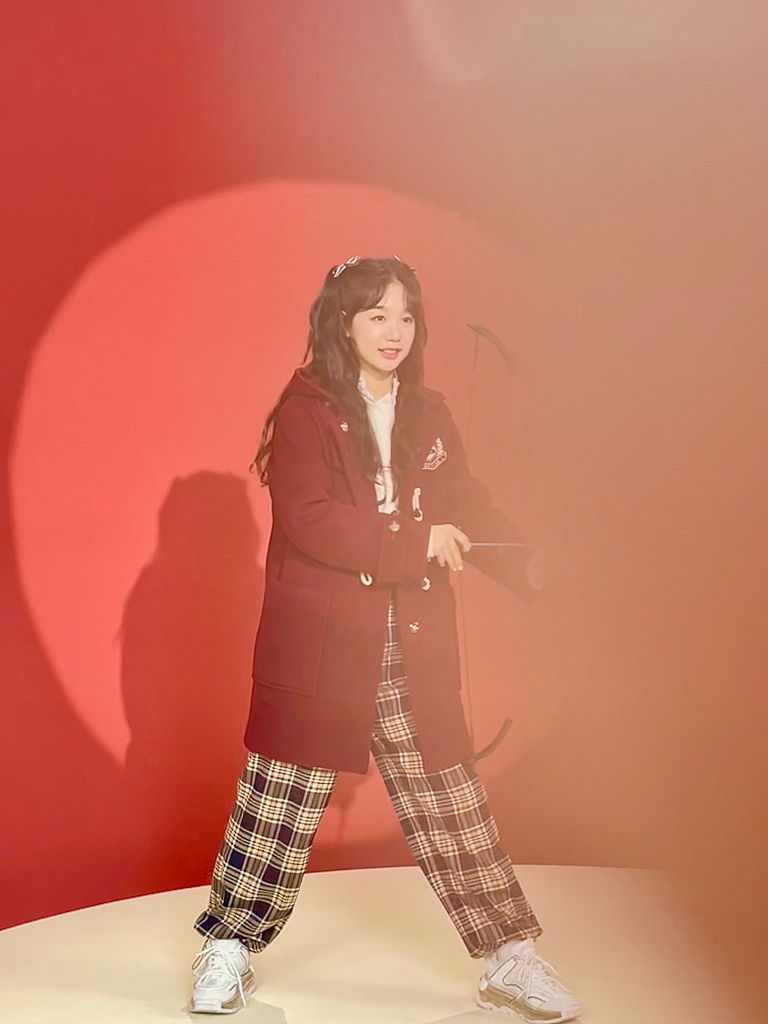 徐梦洁的冬季穿搭显高显腿长,徐梦洁白衬衫百褶裙