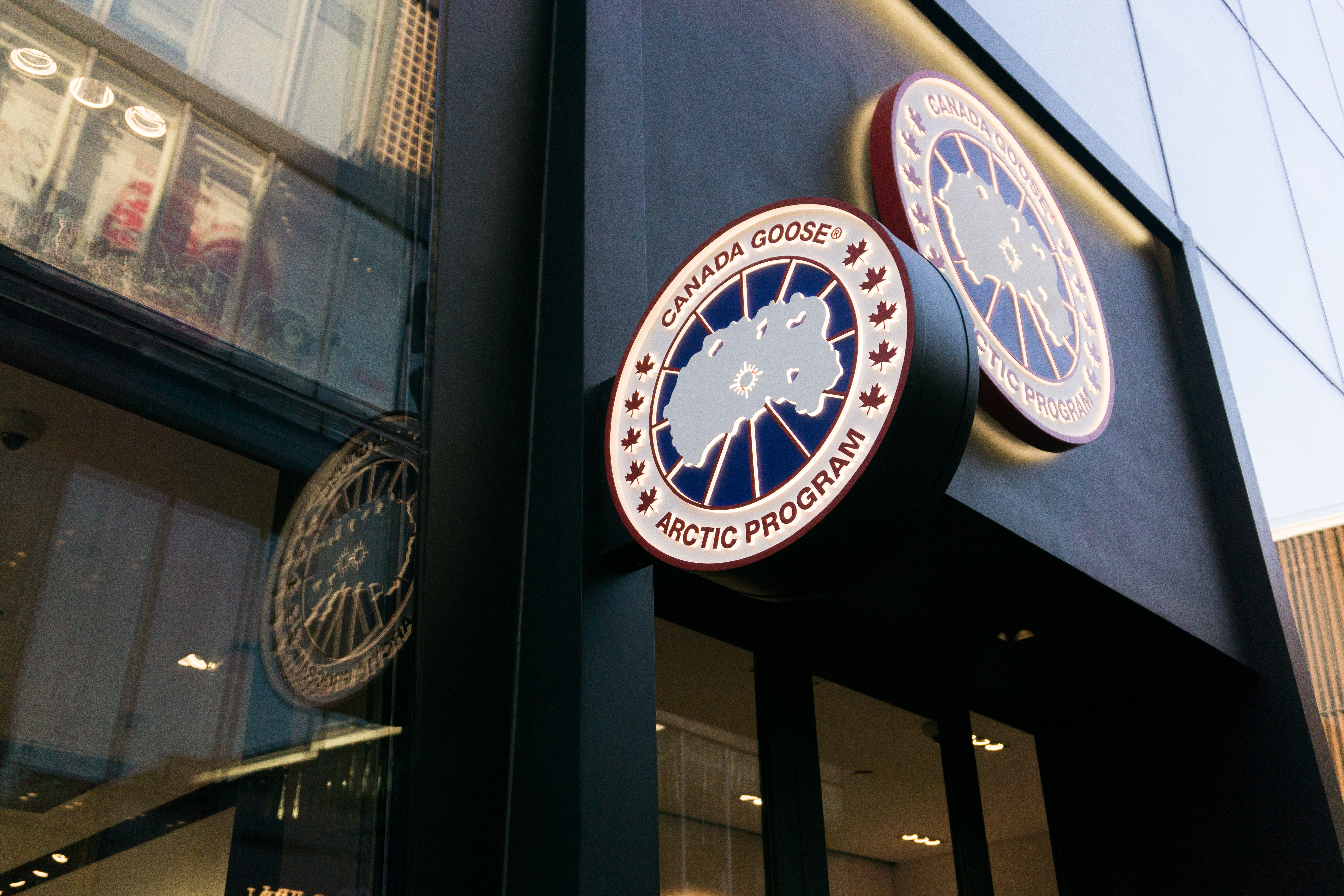 加拿大鹅羽绒服退换政策,加拿大鹅羽绒服出了什么事