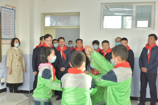 悠悠书香两地情杭阿携手育未来