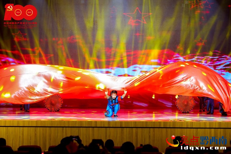 安龙六中：“双减”让艺术之花快乐绽放