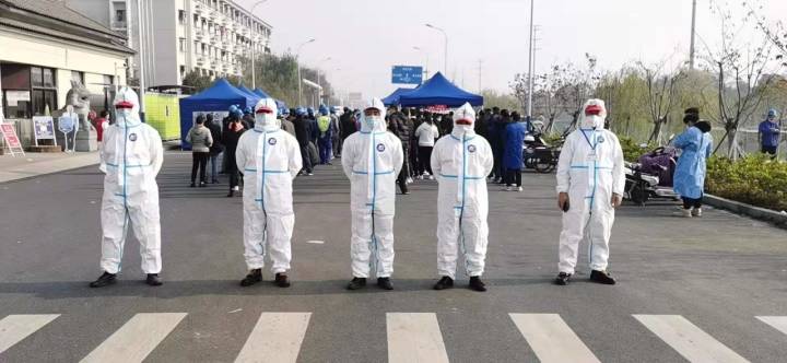 上虞这支足球队变身防疫小分队，搬运物资到凌晨：比踢球还累，但一切都值得