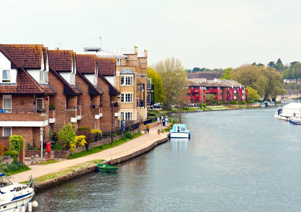 英国最适合的投资行业,英国股票值得投资吗