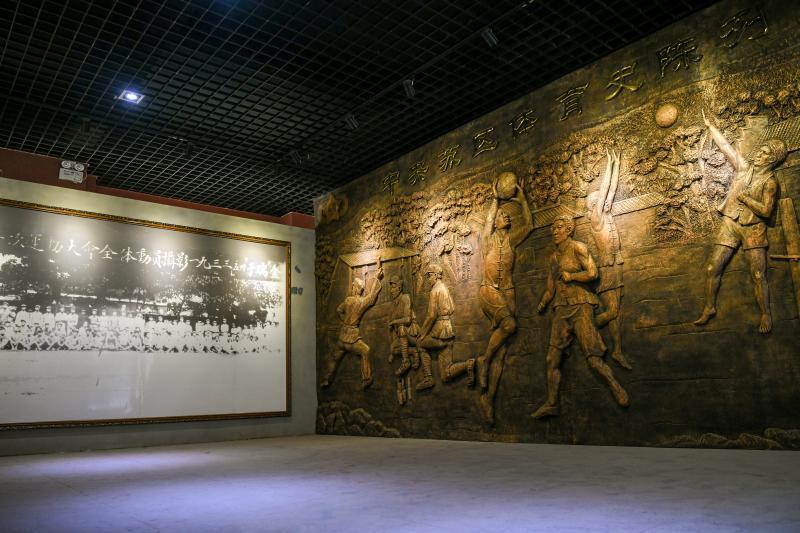 红色运动会勇闯铁索桥,红色体育运动会开幕式