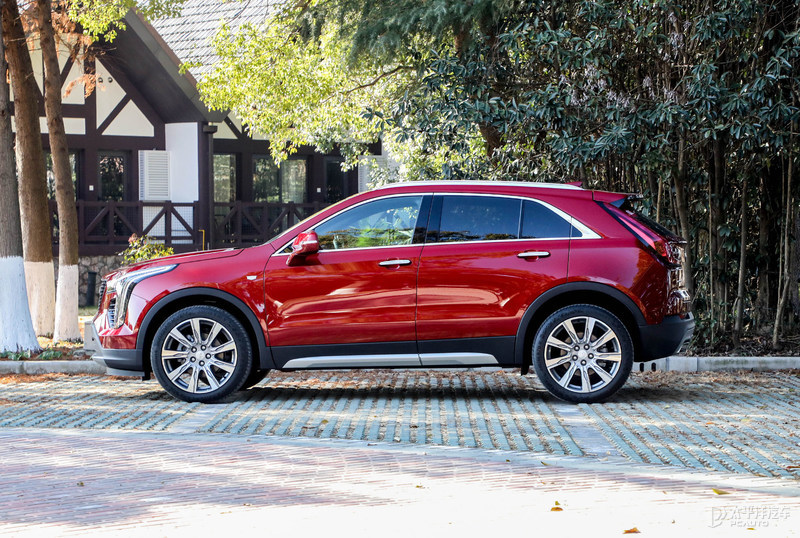 试驾23款凯迪拉克xt4豪华版,凯迪拉克xt4有48v可以省多少油