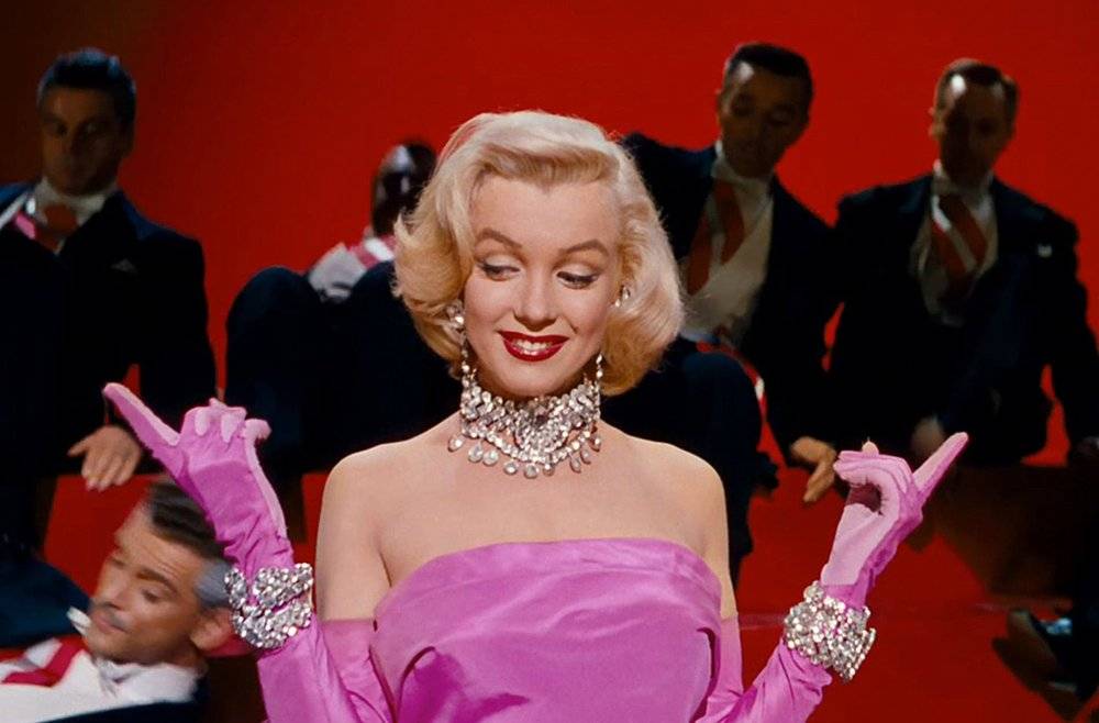 当年笑话大金链子的年轻人，开始疯狂囤金