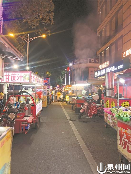 宝洲街浦西路到九灌路摊贩深夜占道摆摊周边居民苦不堪言