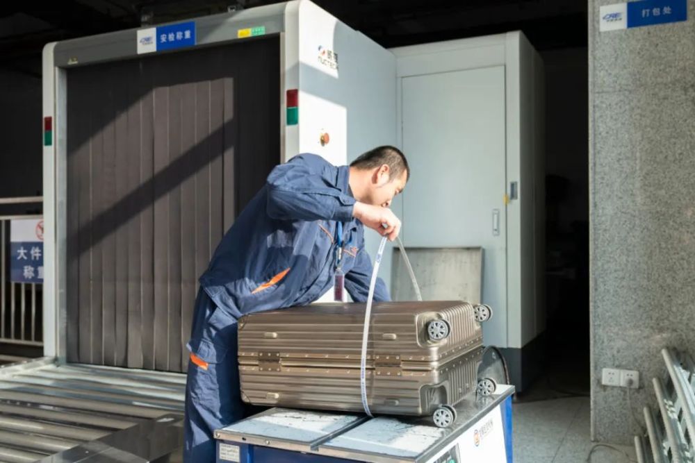 坐普通火车行李多少份超限,火车行李超限车站收费吗