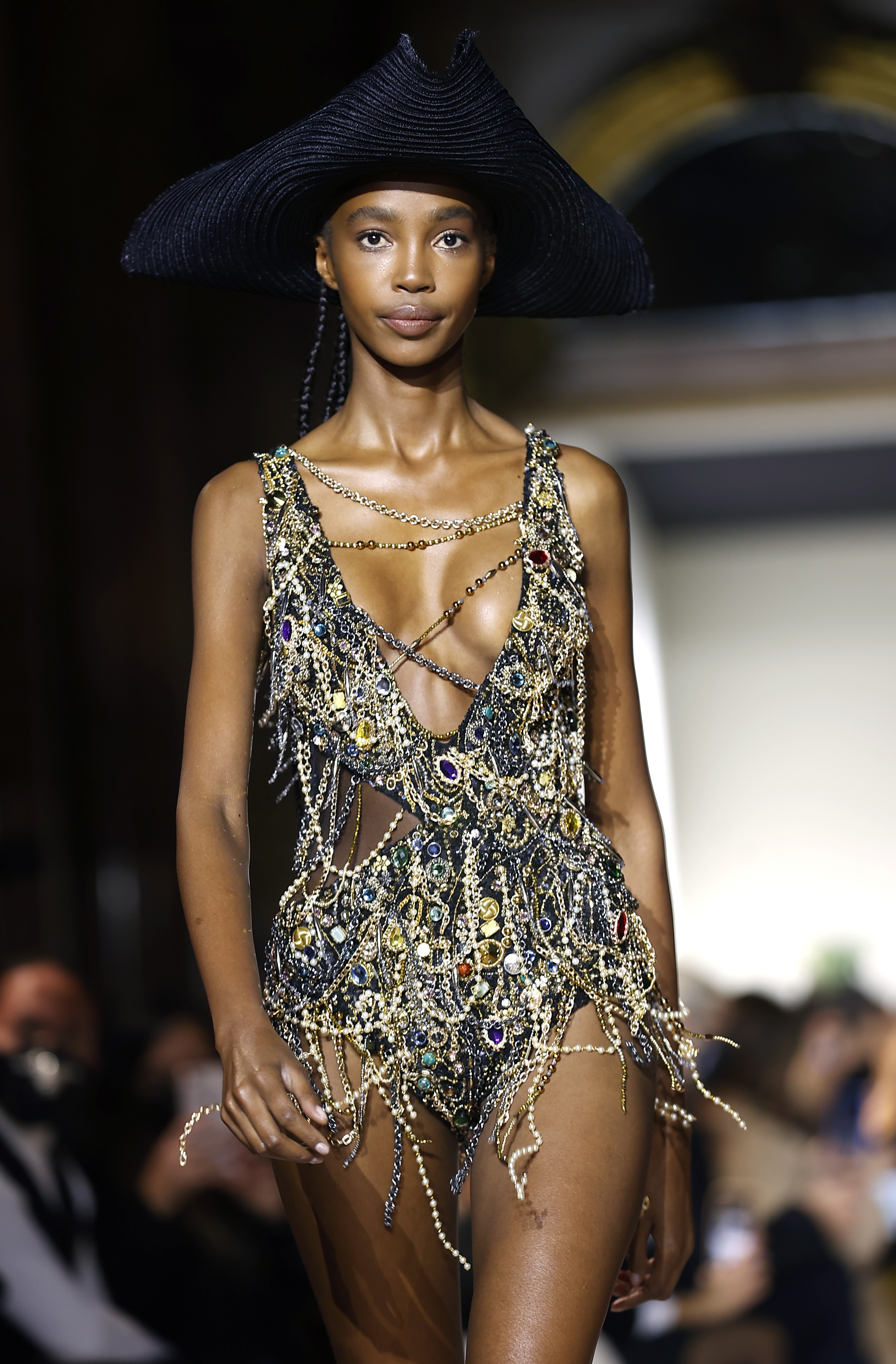 巴黎时装周2024高定,巴黎时装周2022高定