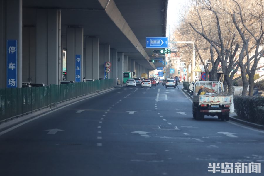 冰墩墩迎新生,冰墩墩迎开学