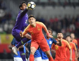 中国男足前队长微博*薪讨**，武汉足球俱乐部投资人曾是湖北首富，拥有五家上市公司