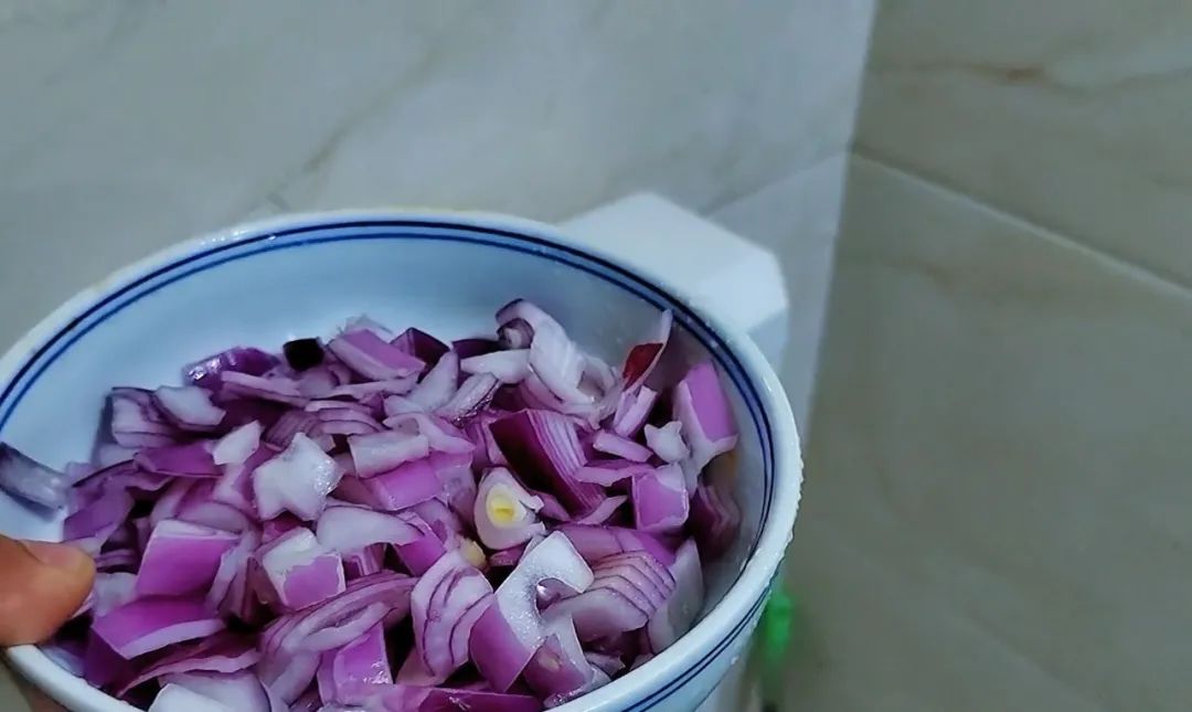白醋搭配洋葱还有哪些妙用,洋葱加白醋生活小妙招