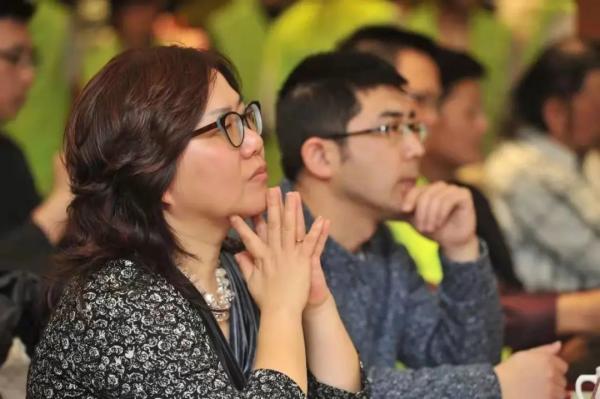 “尘肺农民不该被摒弃”全国政协委员严慧英奔走多年呼吁得知有病人去世曾当场泪崩