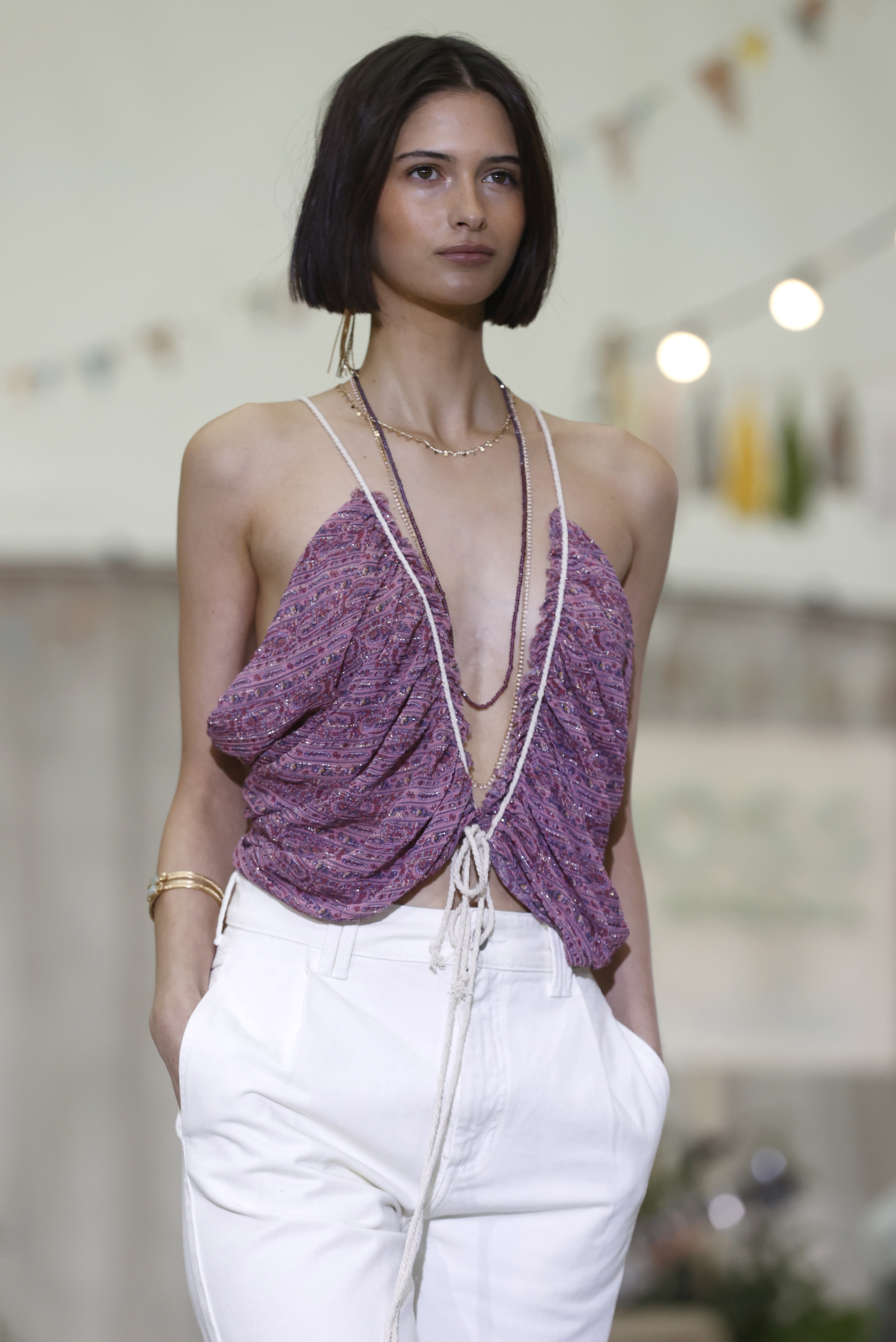 伦敦时装周2024女装秀,2024早春时装秀balenciaga