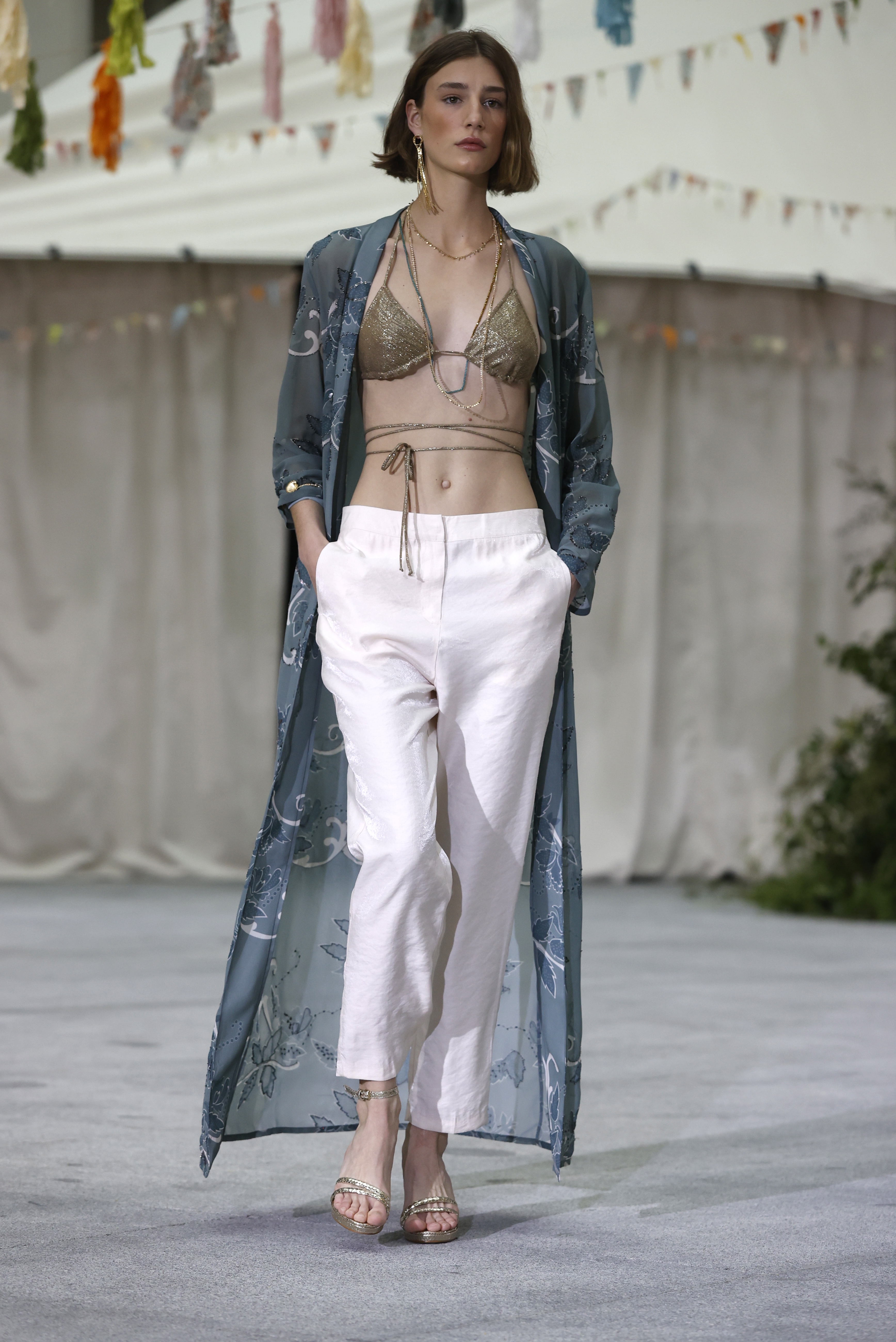 伦敦时装周2024女装秀,2024早春时装秀balenciaga