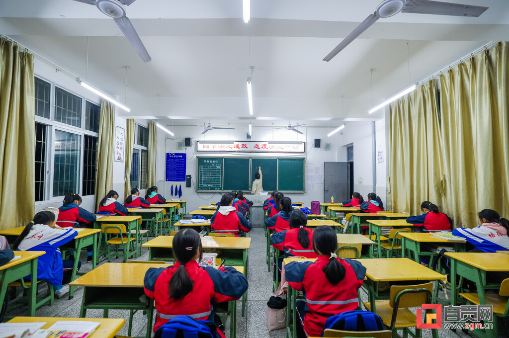 待放！自贡足球小花