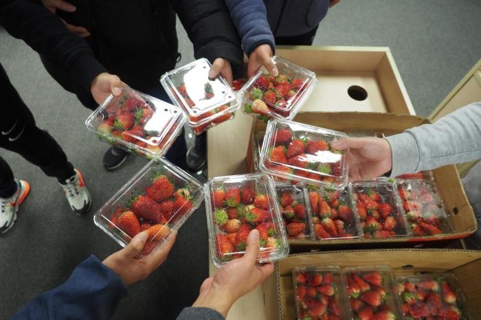 特写丨隔离1个月,那些睡在单位的“金融民工”怎么样了?最盼“洗澡自由”