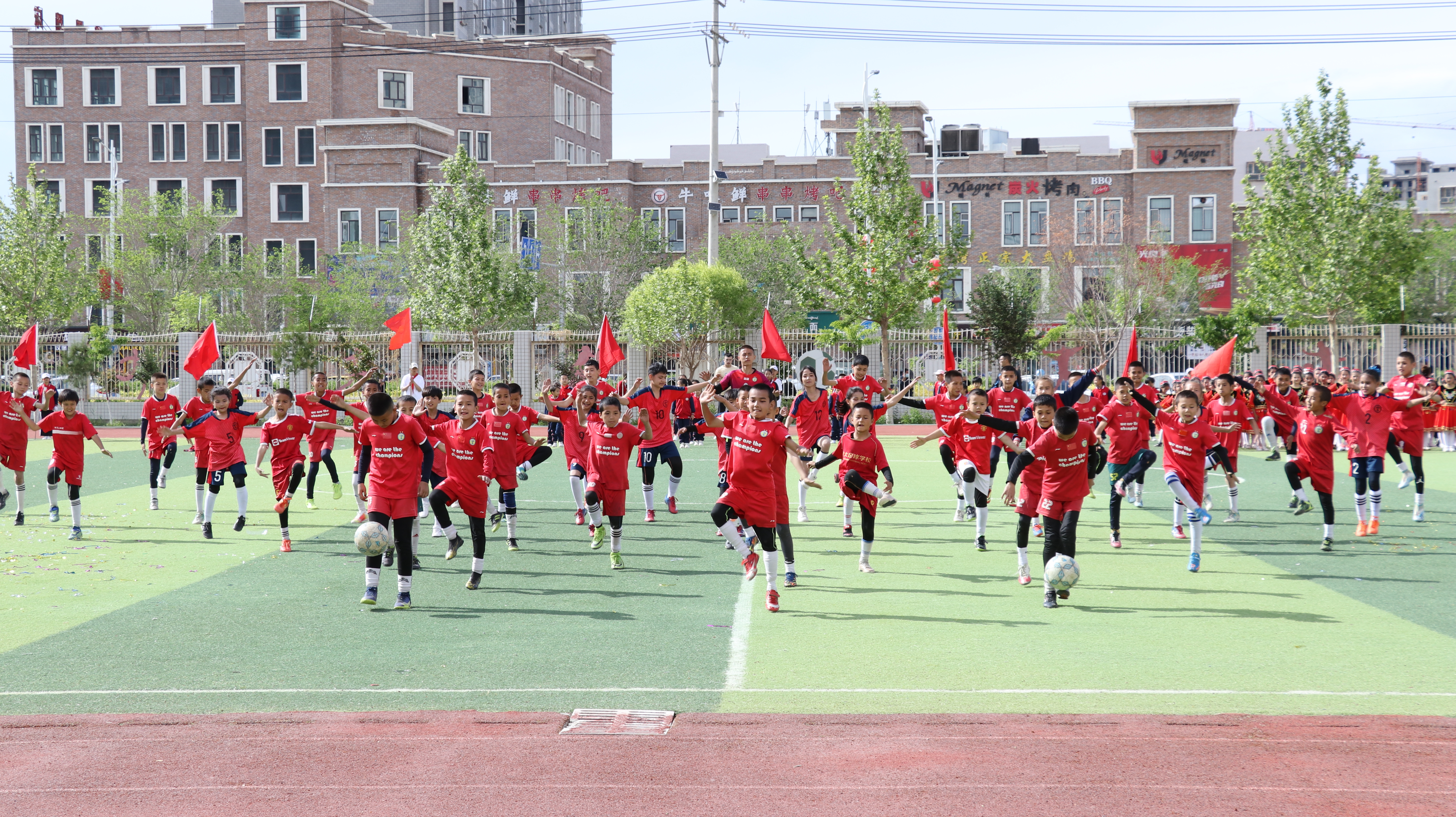 铁克其中心学校春季运动会精彩纷呈