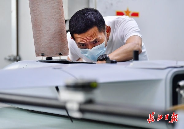 折纸飞机耐撞又飞得远战斗机,折纸飞机号称穿云战机