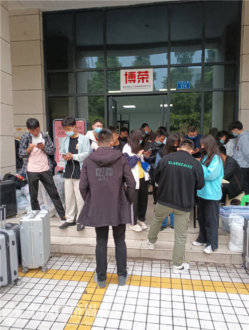 进工厂年轻人为啥都不愿去了,进工厂的年轻人为何纷纷逃离