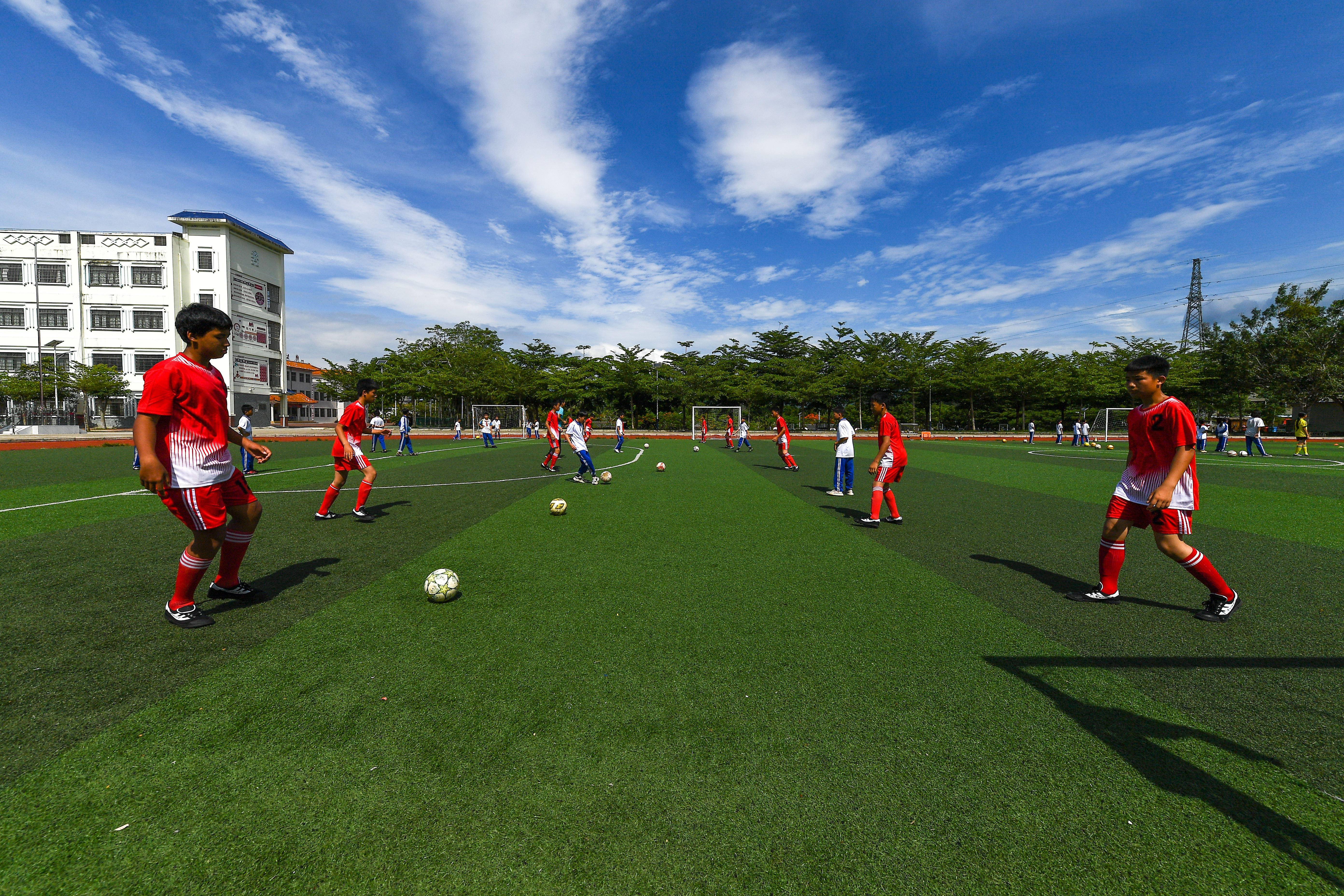 扎实推进校园足球工作,多举措推动学校体育提质