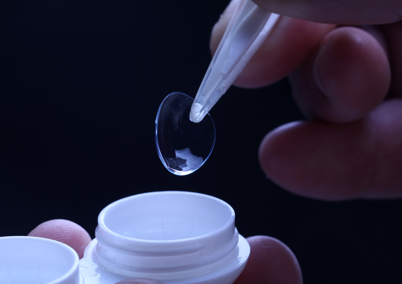 隐形眼镜最近事件,隐形眼镜潜在风险