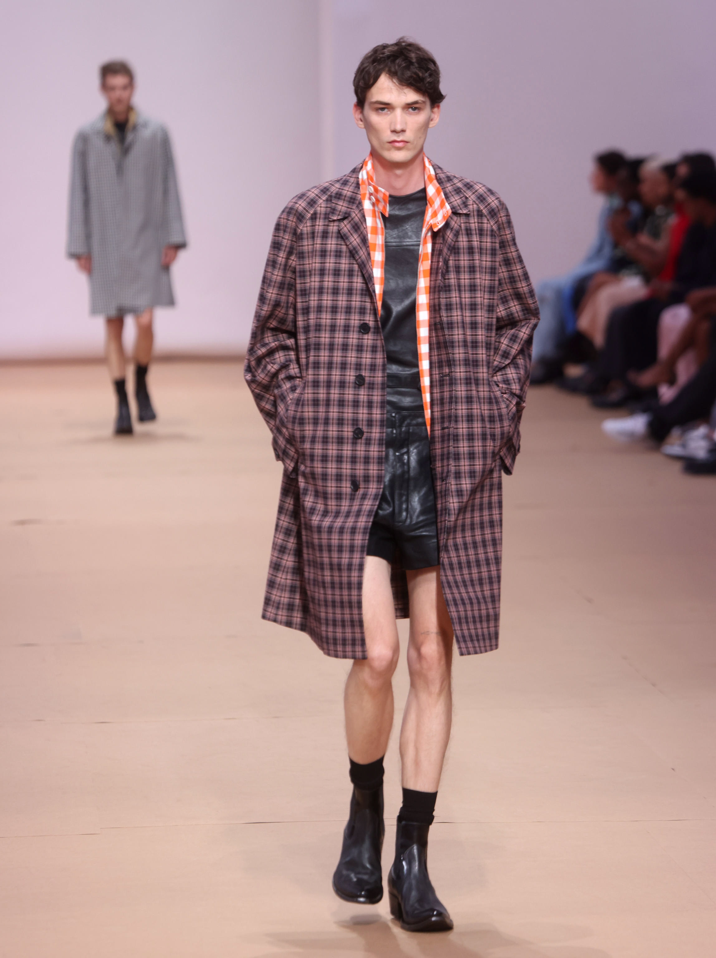 2020米兰秋冬男装秀,米兰大牌时装男装t台秀