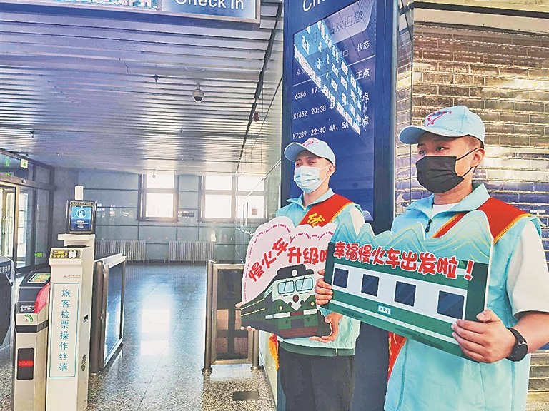 东北地区最后一趟“老绿皮”退休旅客：还没来得及道别就坐上“空调车”了