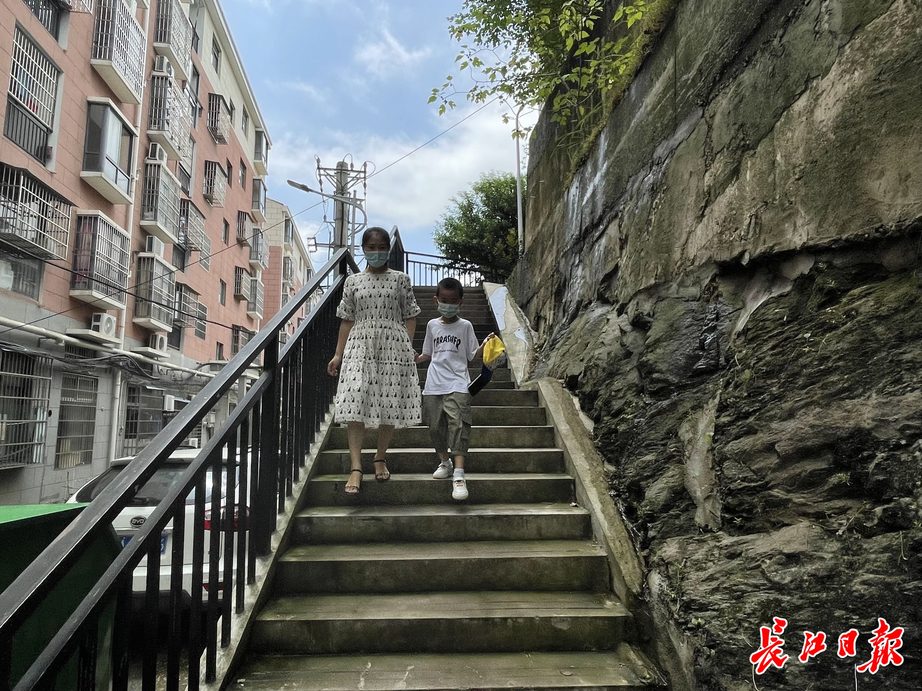 跑腿的帮忙带娃,代送孩子的跑腿服务