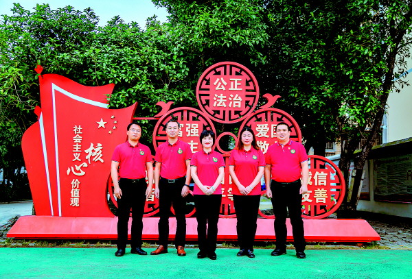 雏凤清于老凤声赓续薪火向未来——桂林市第十二中学退休教师、校友回校参观记