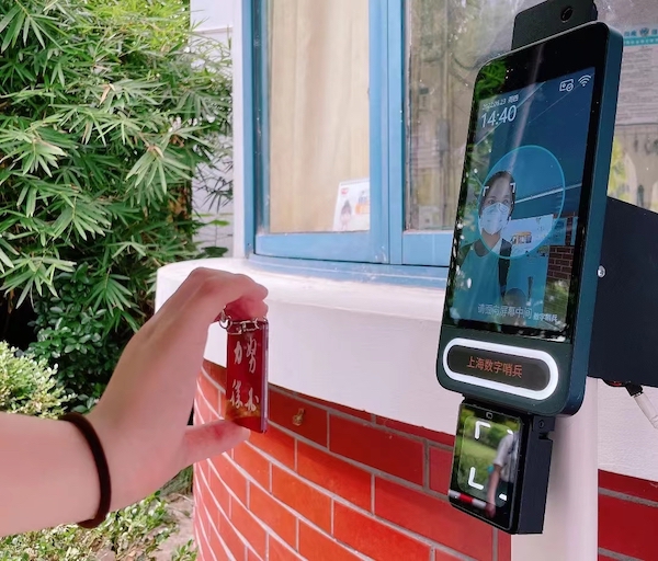 “考前有绿码，考时成黑马！”把骊歌化作战曲，沪上校园为少年花式打气