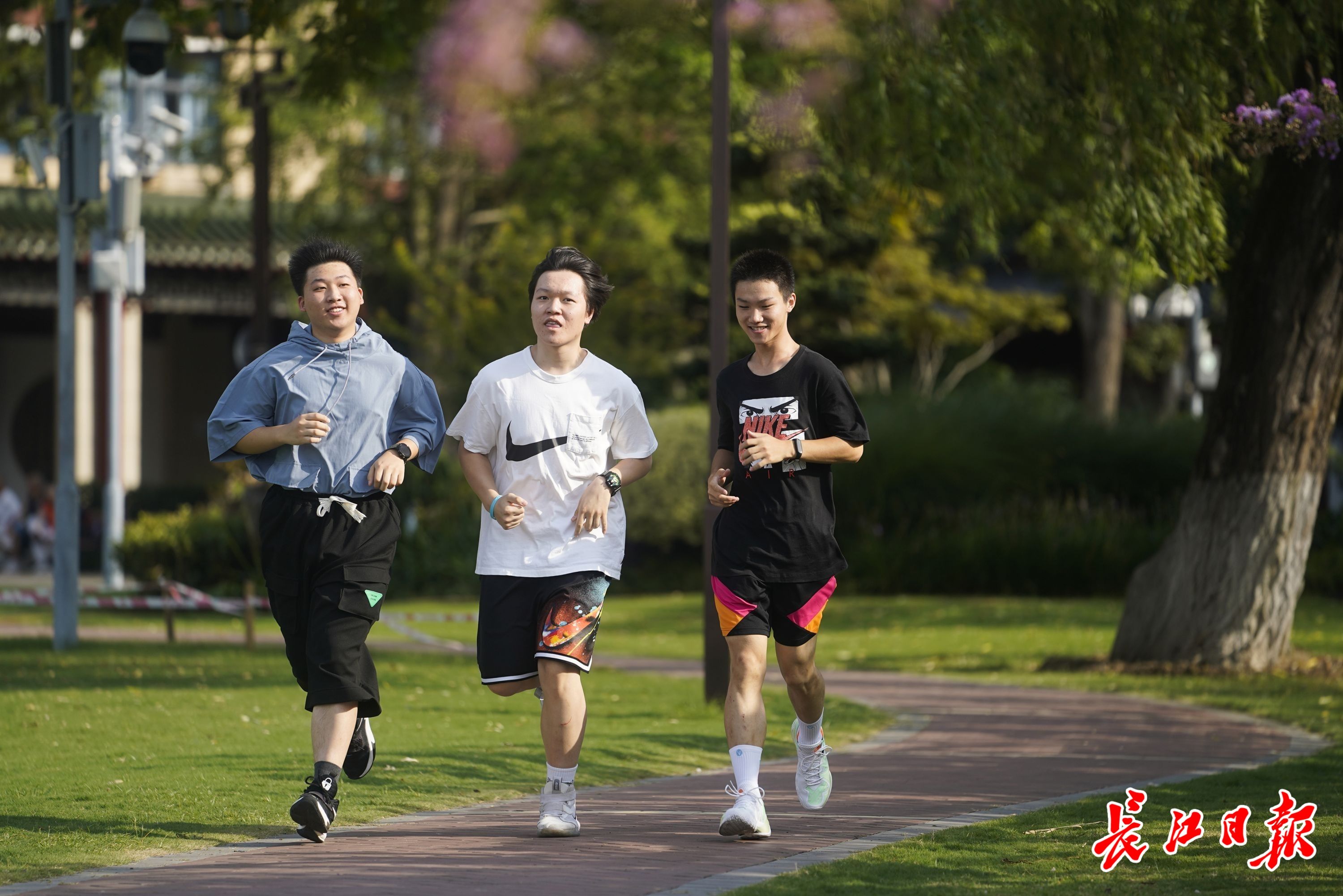 他们都是“准飞行员”，暑假他们有一项共同的爱好……