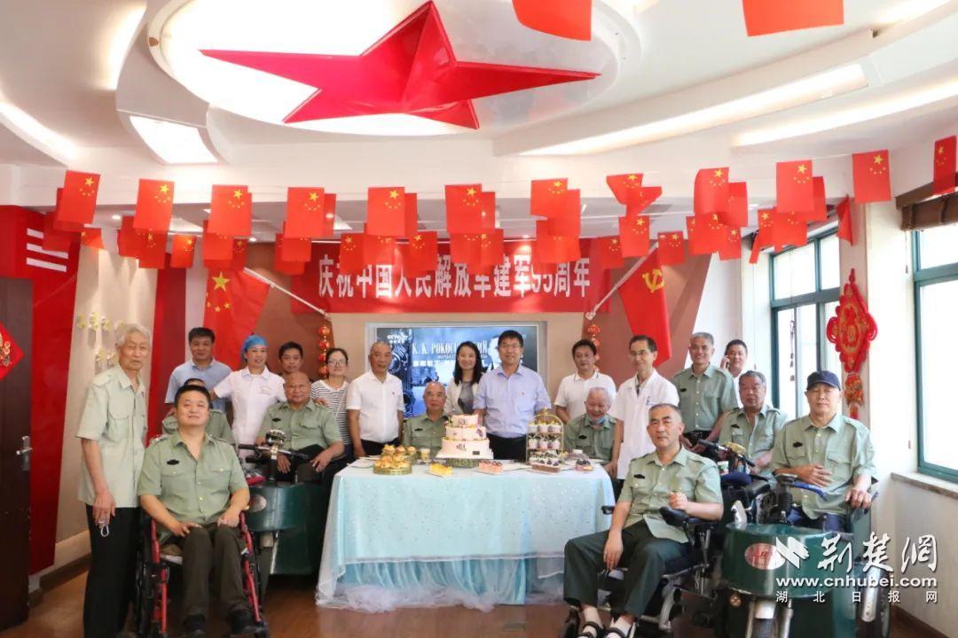 快瞧！湖北省荣军医院的荣誉军人这样过“八一”