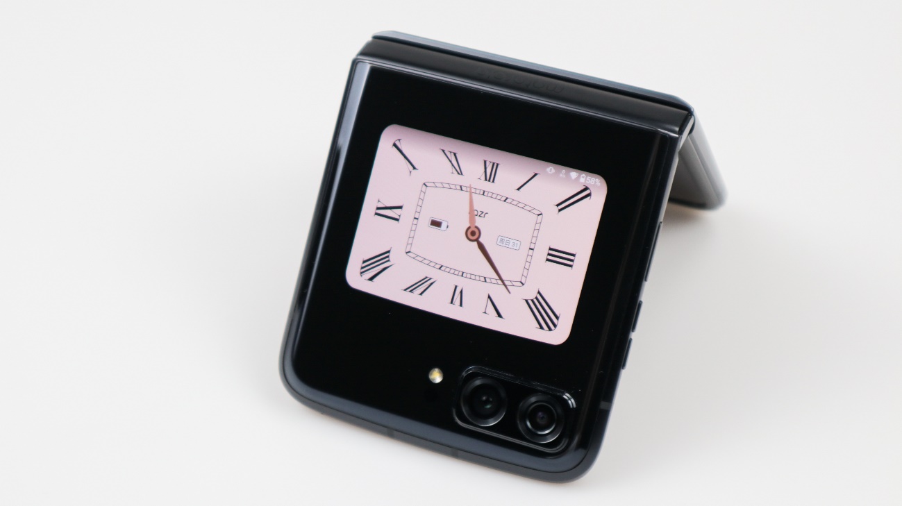 折叠屏新品motorazr2022,moto折叠屏razr2023发布会