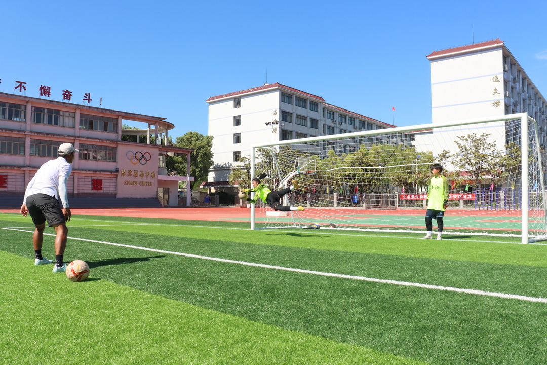 因为热爱所以坚持备战光谷马拉松,因为热爱足球全力以赴