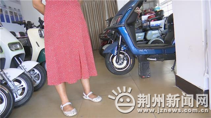 骑电动车摔倒怎么判定责任,骑电动车带人摔伤了有多大责任