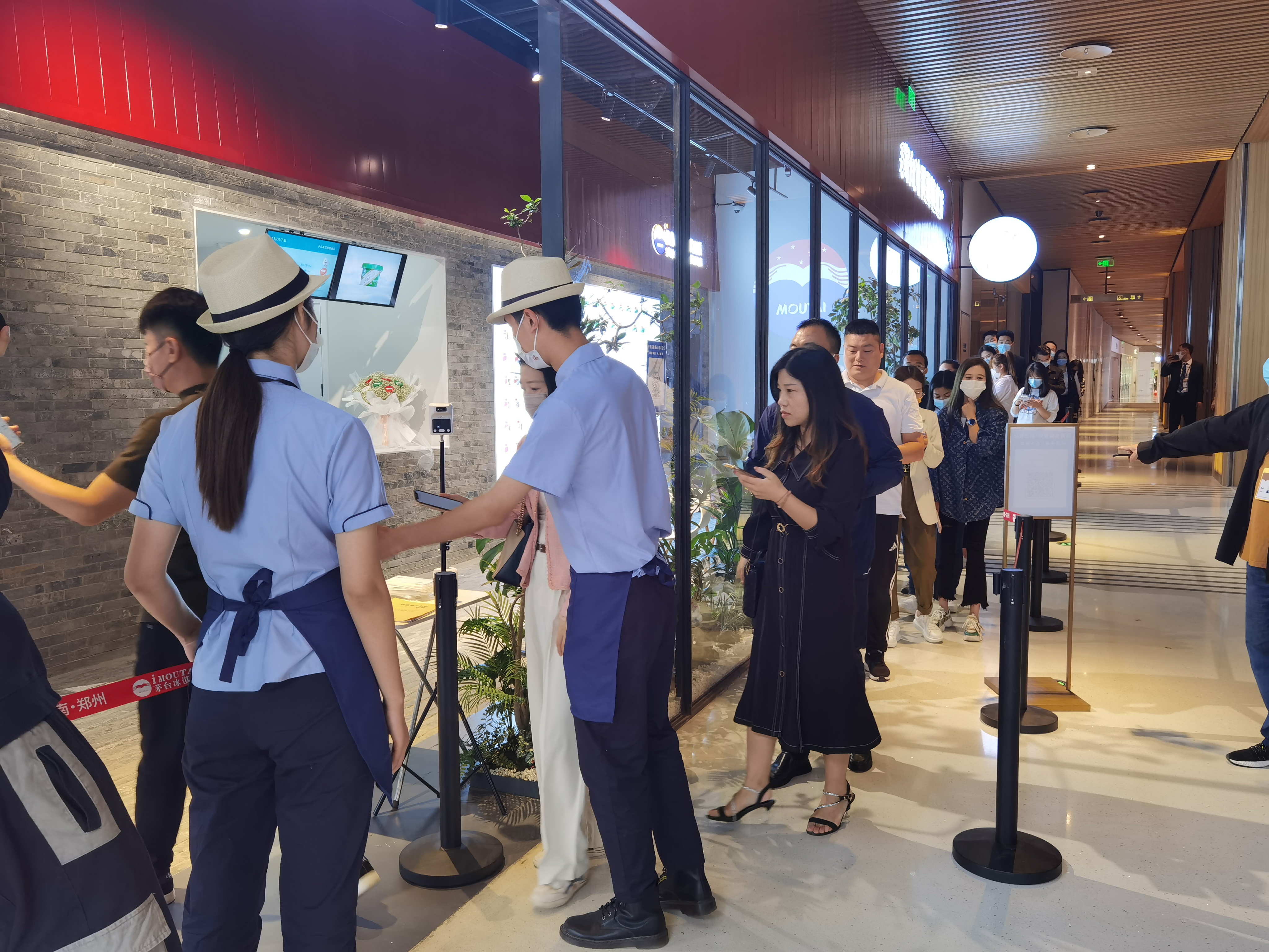 茅台冰激凌实体店,五家茅台冰激凌旗舰店同步开业