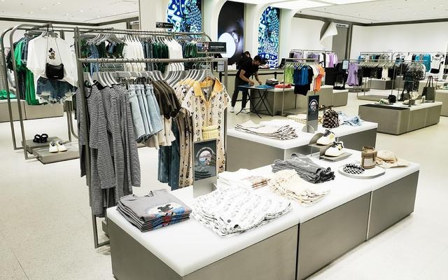 ur和zara是抄袭吗,zara是一个高端快时尚品牌吗