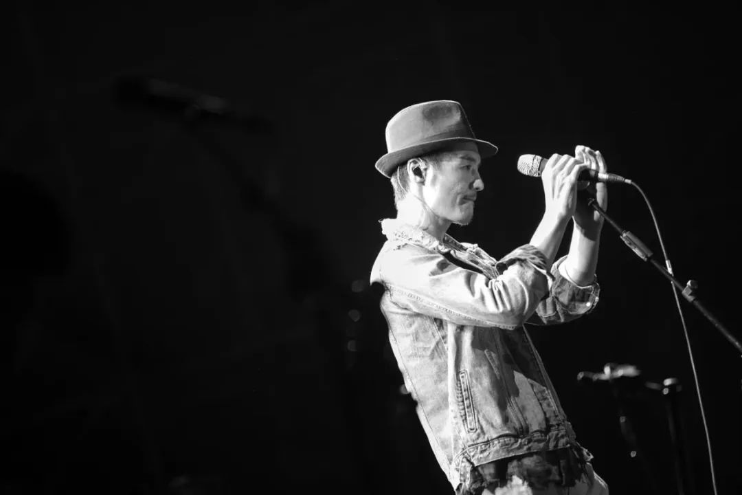 听了十几年的歌每年都会单曲循环,每一首都是单曲循环的歌曲